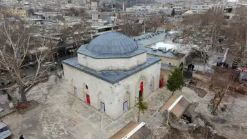 Mevlevi geleneğinin izlerini taşıyor. Asırlara direnen yapı yenilendi