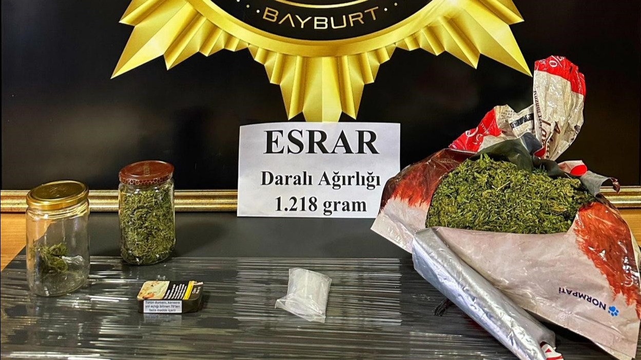 Bayburt'ta uyuşturucu operasyonu, 1 kilo esrar ele geçirildi