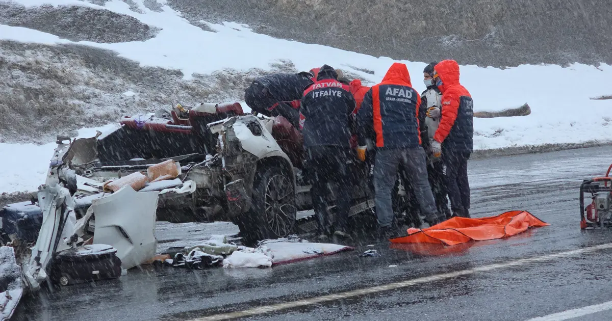 Tatvan'daki feci kazada ölü sayısı 3 oldu. 6 aylık bebek hastanede vefat etti