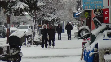  "Mart kapıdan baktırır, kazma kürek yaktırır" sözü doğrulandı. Her yer beyaza büründü