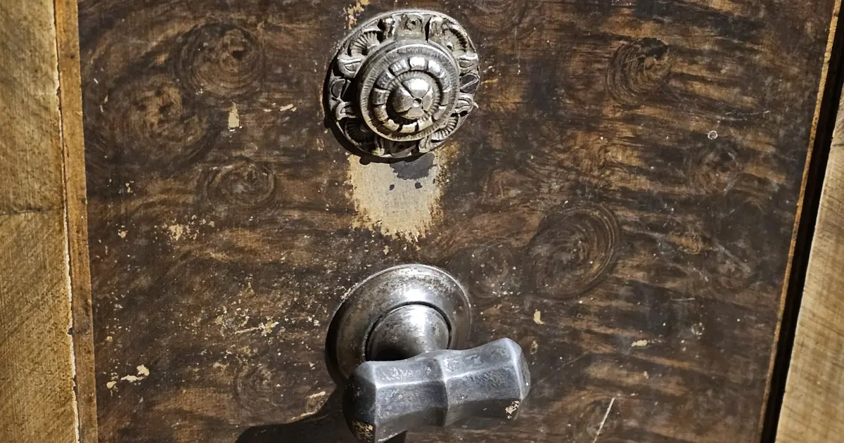 Amerikan Konsolosluğu tarafından kullanılmış. 1930'lu yıllara uzanan tarihi kasa