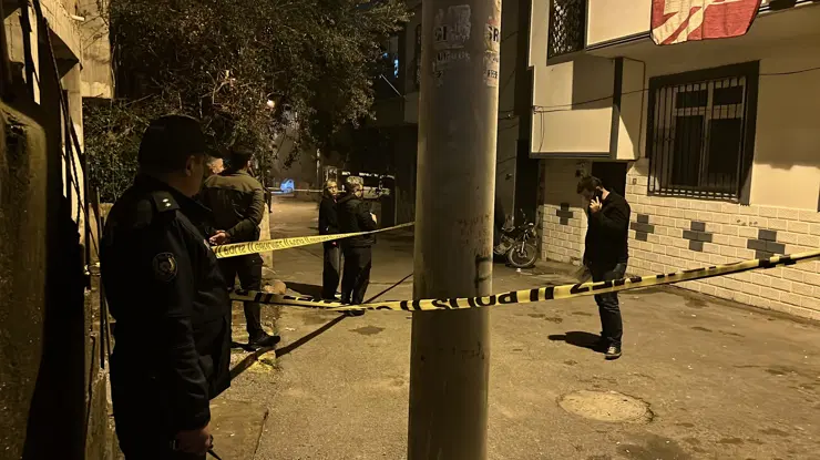 Sokak arasındaki silahlı kavga. Olayla ilgisi olmayan genç kadın hayatını kaybetti