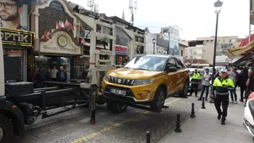 Yasağa rağmen park ettiler: 150 araca ceza yağdı