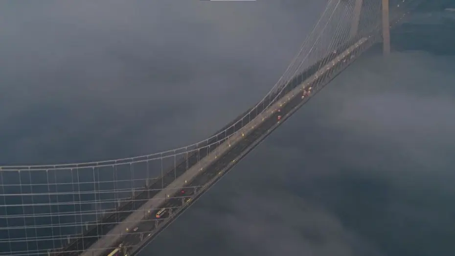 İstanbul'da yoğun sis: Köprü gözden kayboldu