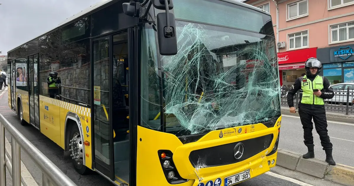 Üsküdar'da iki İETT otobüsü çarpıştı