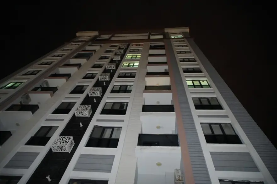 YÜKSEKTEN ZEMİNE DÜŞTÜ 1