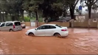 Hatay'da sağanak. Yollar göle döndü