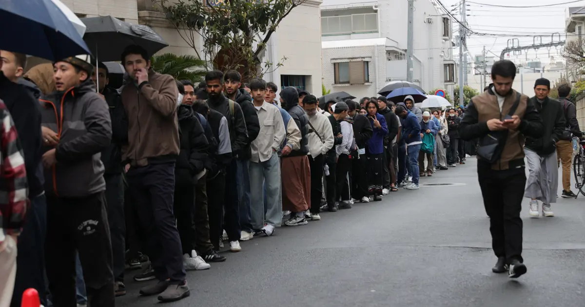 Tokyo Camii'nde bayram namazı yoğunluğu. Namaz 5 kez kıldırıldı
