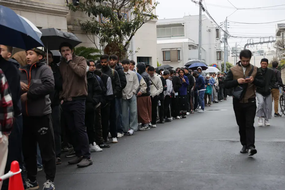 Tokyo Camii'nde bayram namazı yoğunluğu. Namaz 5 kez kıldırıldı