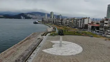 İzmir'de bayram sabahı sessizliği
