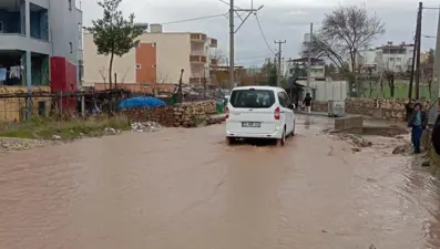 Siirt’te sağanak yağış hayatı olumsuz etkiledi