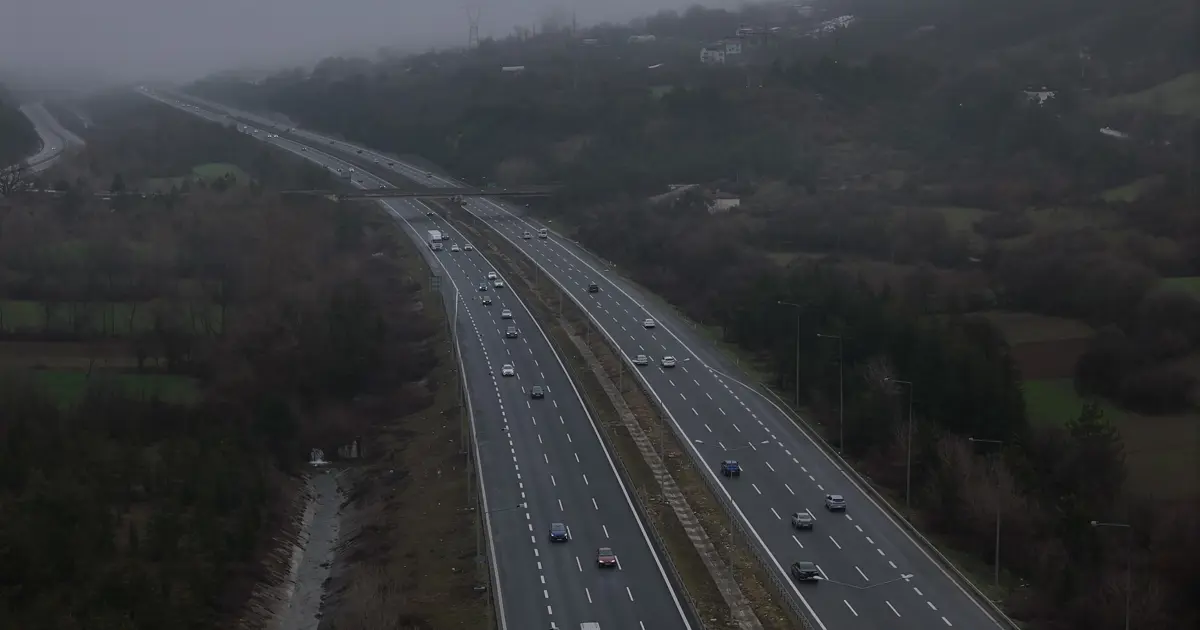 Tatil bitti, eziyet başladı. Yollarda bayram trafiği sürüyor