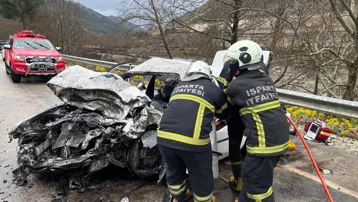 Isparta-Antalya Karayolu'nda feci kaza. 2 ölü, 4 yaralı