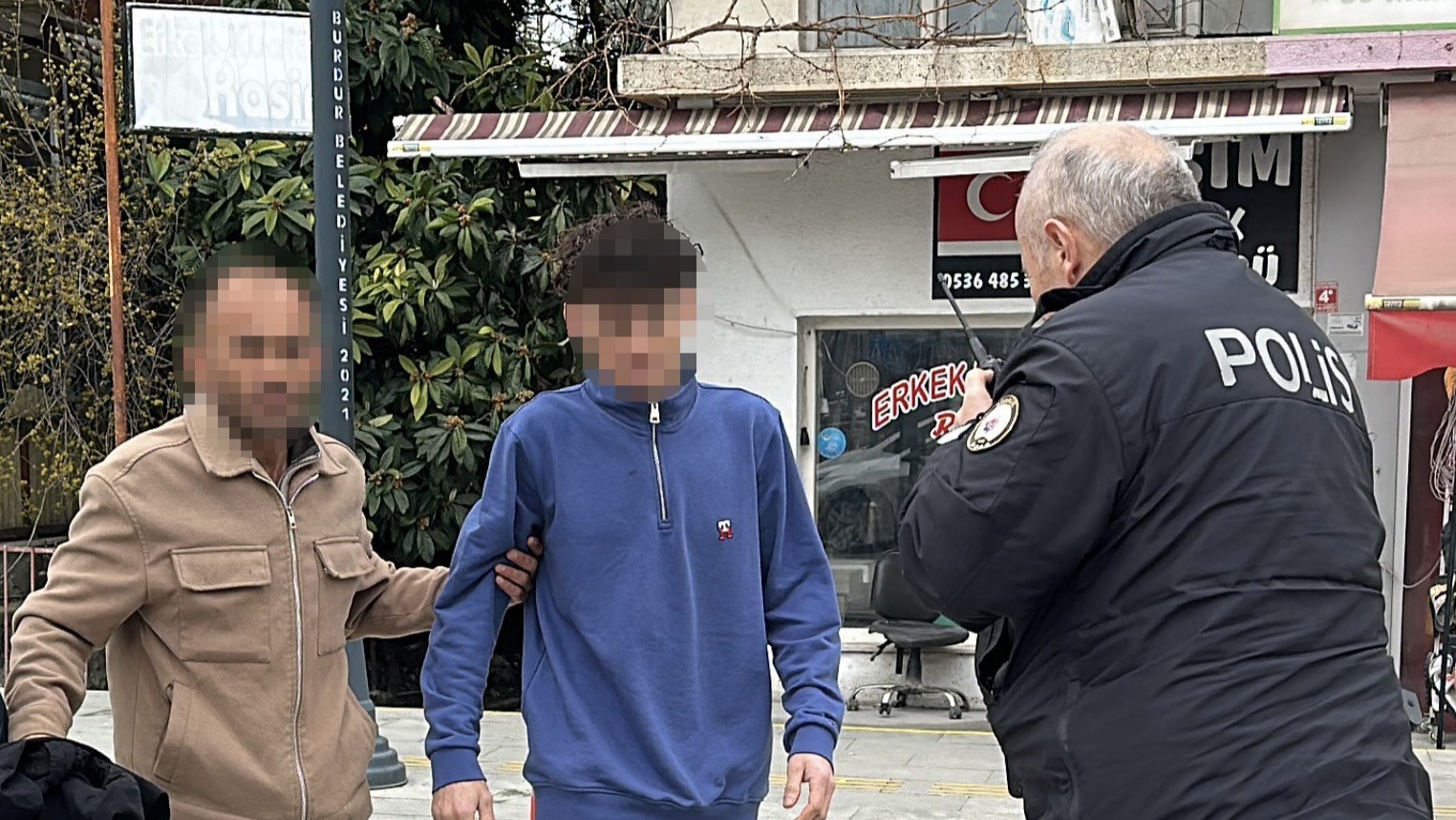 Burdur'da iki genci bıçaklayan 17 yaşındaki şüpheli tutuklandı