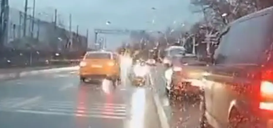 Trafikte terör estiren sürücü yakalandı. Ehliyetine el konuldu