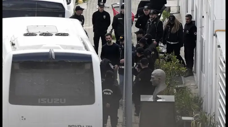 Ünlülere uyuşturucu soruşturması: Hande Erçel, Adli Tıp Kurumu'nda test verdi - 2