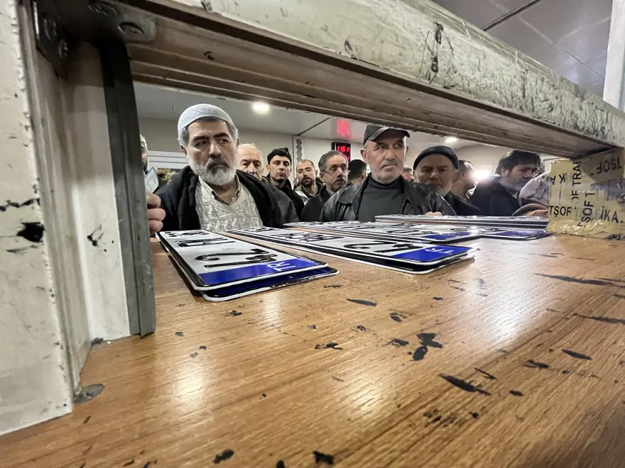 "YOĞUNLUK NEDENİYLE MESAİYE KALIYORLAR" 4