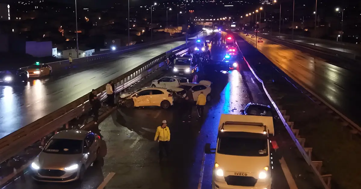 Yardım için duranlar da kazaya karıştı: 3 yaralı