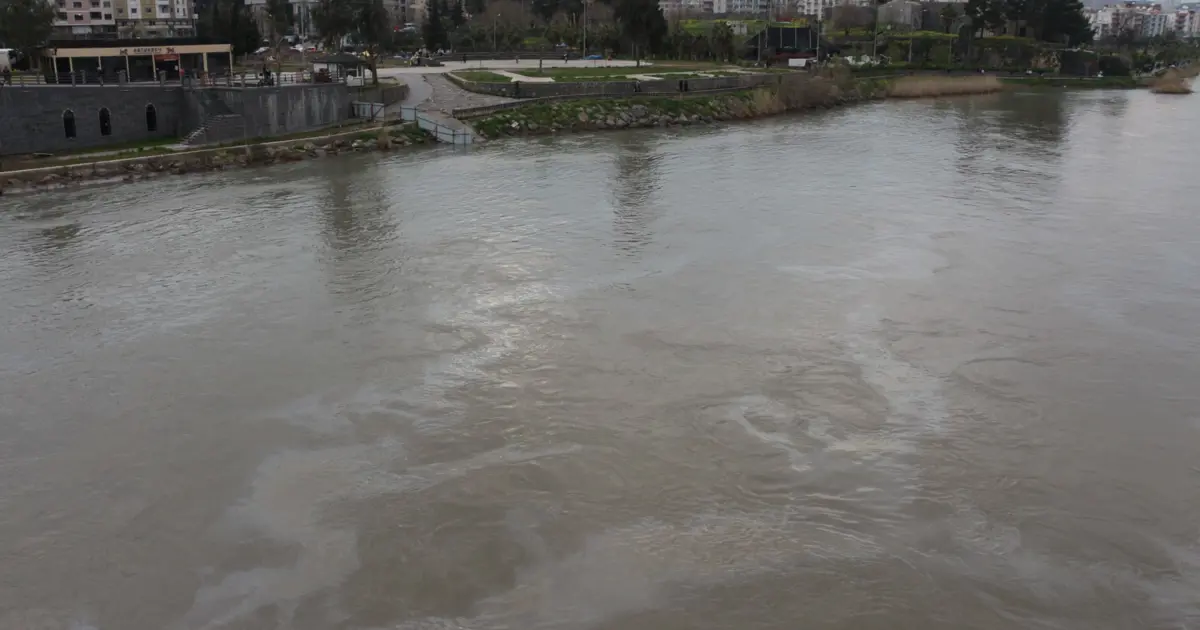 Cizre'de boru hattında sızıntı. Petrol Dicle Nehrine karıştı, ekipler arızayı giderdi
