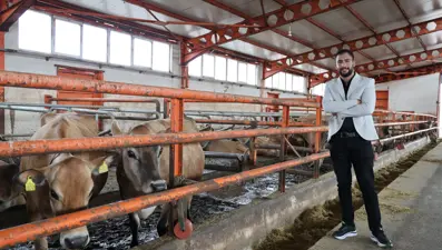 Üniversiteyi yarıda bıraktı, dede mesleğini yaptı. Kendi işinin patronu oldu