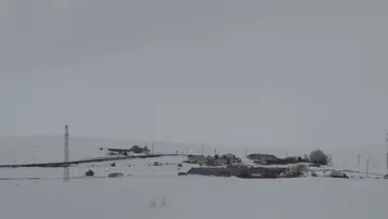 Köy kar altında kaldı. Kış geri döndü