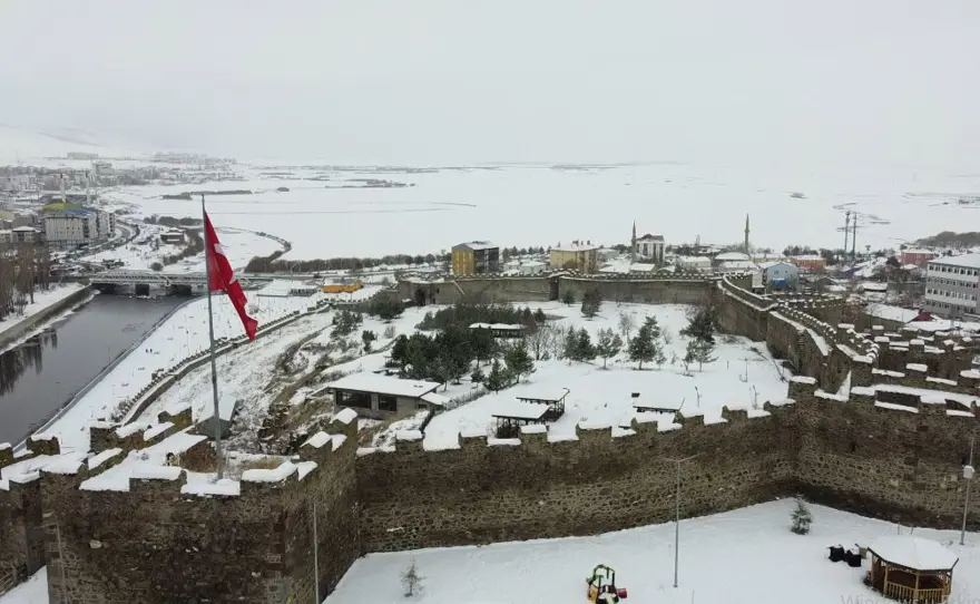 Kanuni Sultan Süleyman'ın emriyle yapıldı. Yaklaşık 500 yıldır sapasağlam ayakta 1