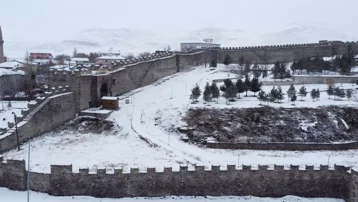 Kanuni Sultan Süleyman'ın emriyle yapıldı. Yaklaşık 500 yıldır sapasağlam ayakta