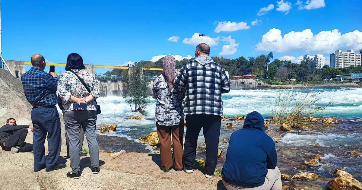 Baraj taşmasın diye kapaklar açıldı, telefonunu alan alana koştu. "Böyle bolluk görmedik"