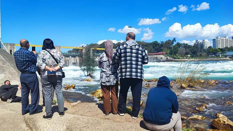 Baraj taşmasın diye kapaklar açıldı, telefonunu alan alana koştu. 