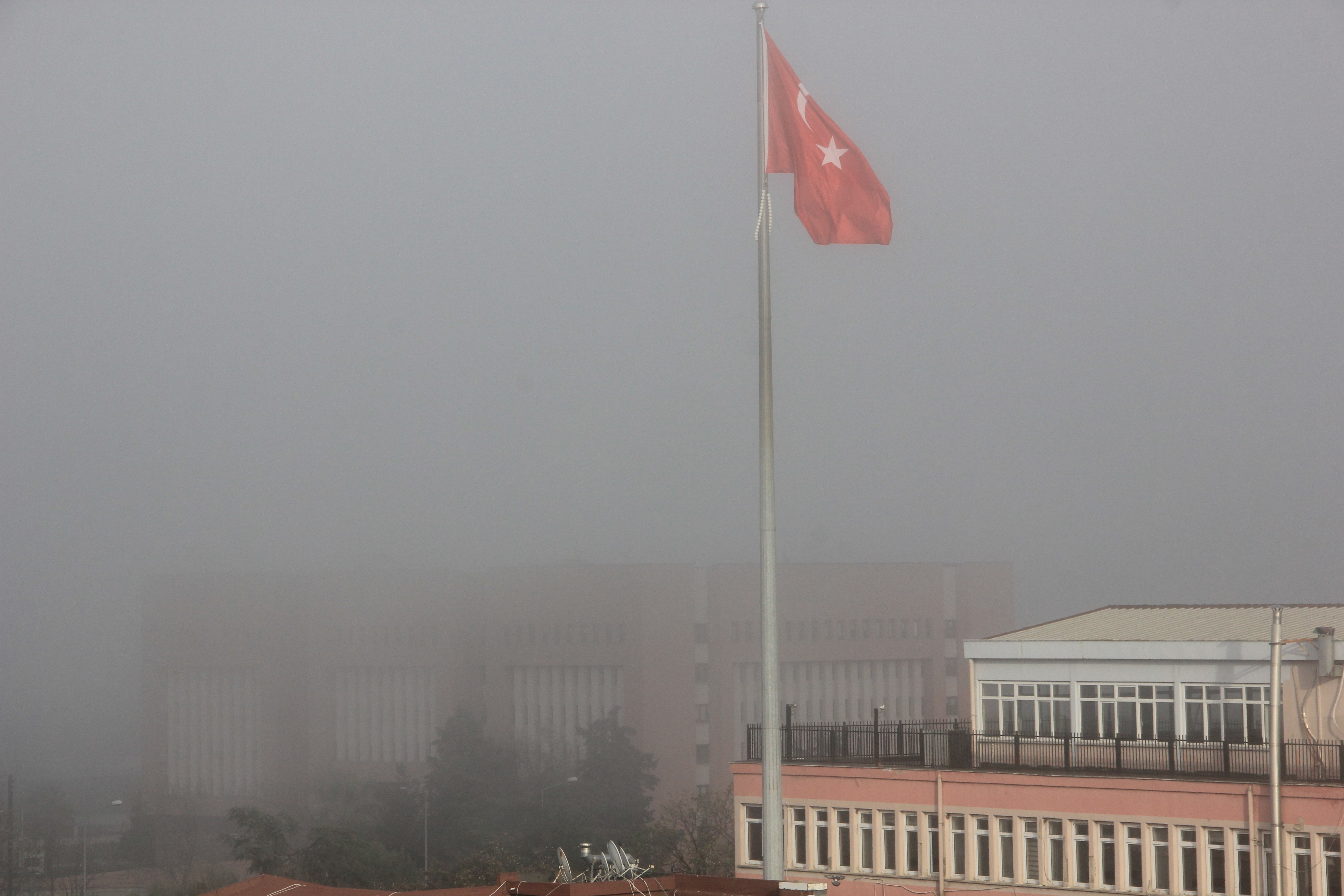 Samsun'da sahil şeridi görünmez oldu
