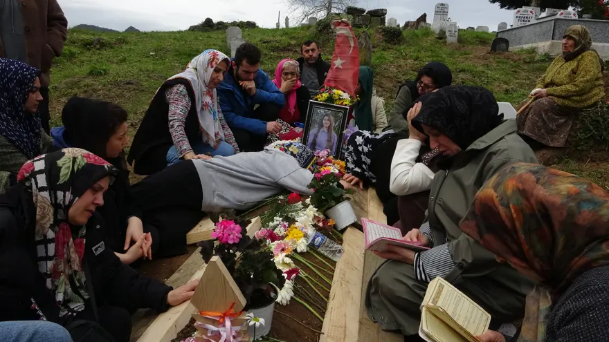 "ANNE BURALARDAN GİDELİM" 5