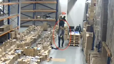 Kaçakçılık tezgahı çöktü. Şampanyalı kutlama yapan 4 gümrük personeline gözaltı
