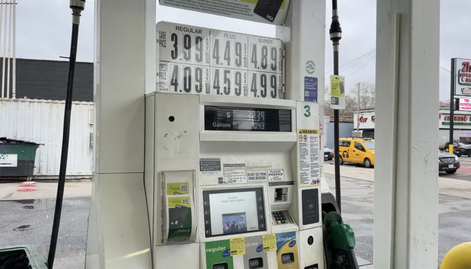ABD'de benzin fiyatı dört yıldır ilk kez 4 doların üzerinde