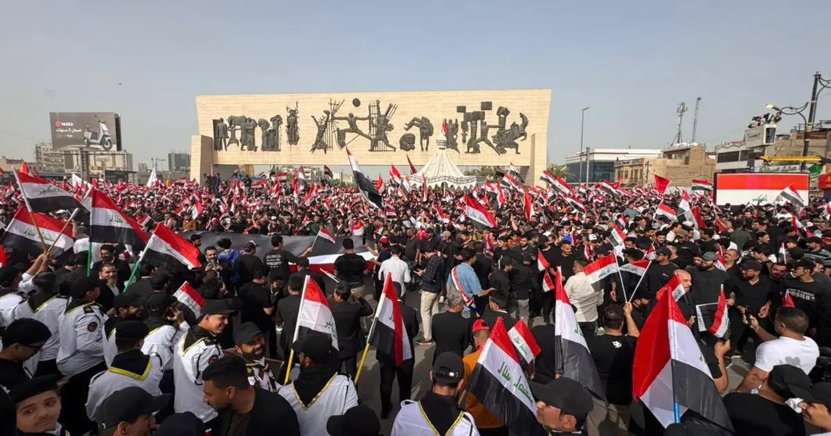 Bağdat'ta binlerce kişi İran'a destek için sokağa çıktı