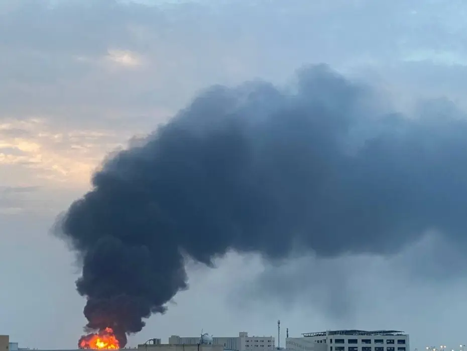 Bahreyn’e yapılan İran saldırıları yangına yol açtı