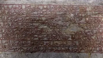 Yazboz tahtasına dönmüştü. Meğer dünyada tekmiş