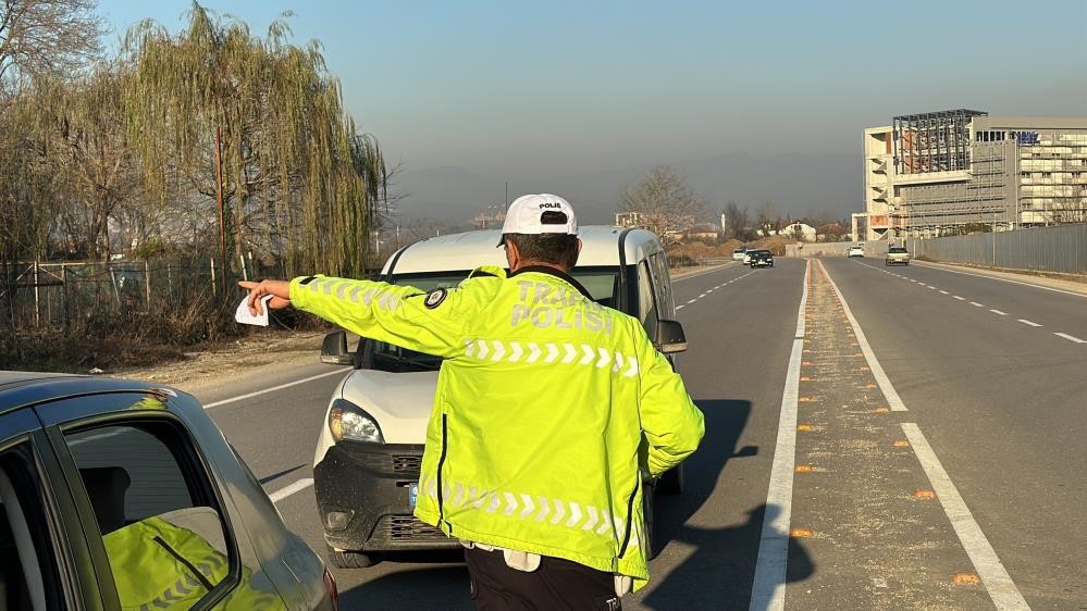 Düzce'de trafik denetimlerinde 188 araç trafikten men edildi