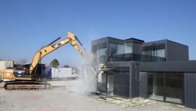 Belediye kaçak yapıları yıktı