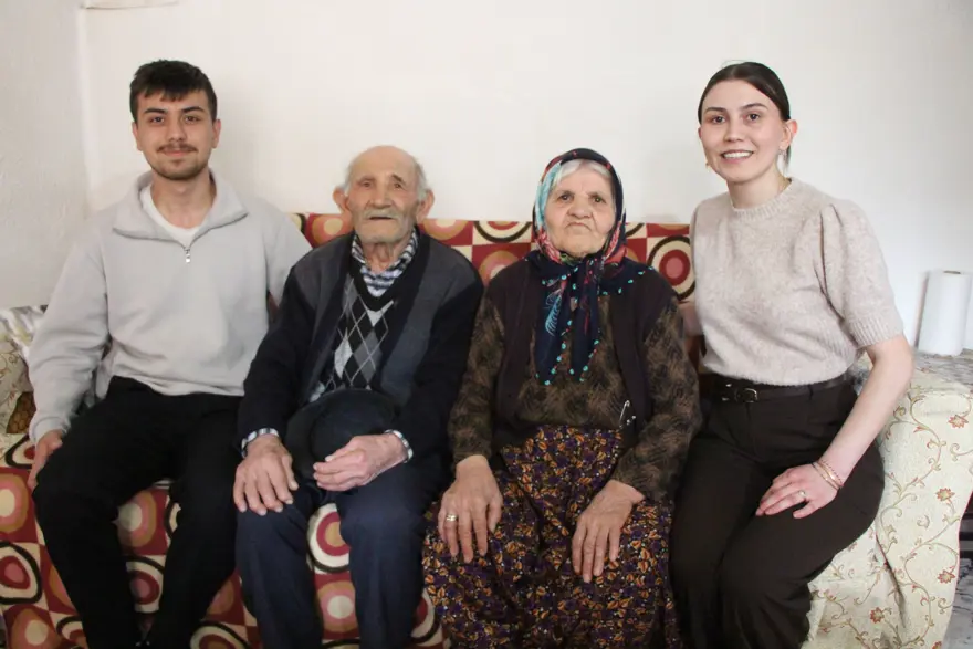 67 yıldır benzer yastığa kafa koyuyorlar. Mutluluğun sırrını açıkladılar 1