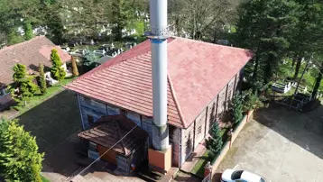 200 yıllık ahşap cami zamana meydan okuyor