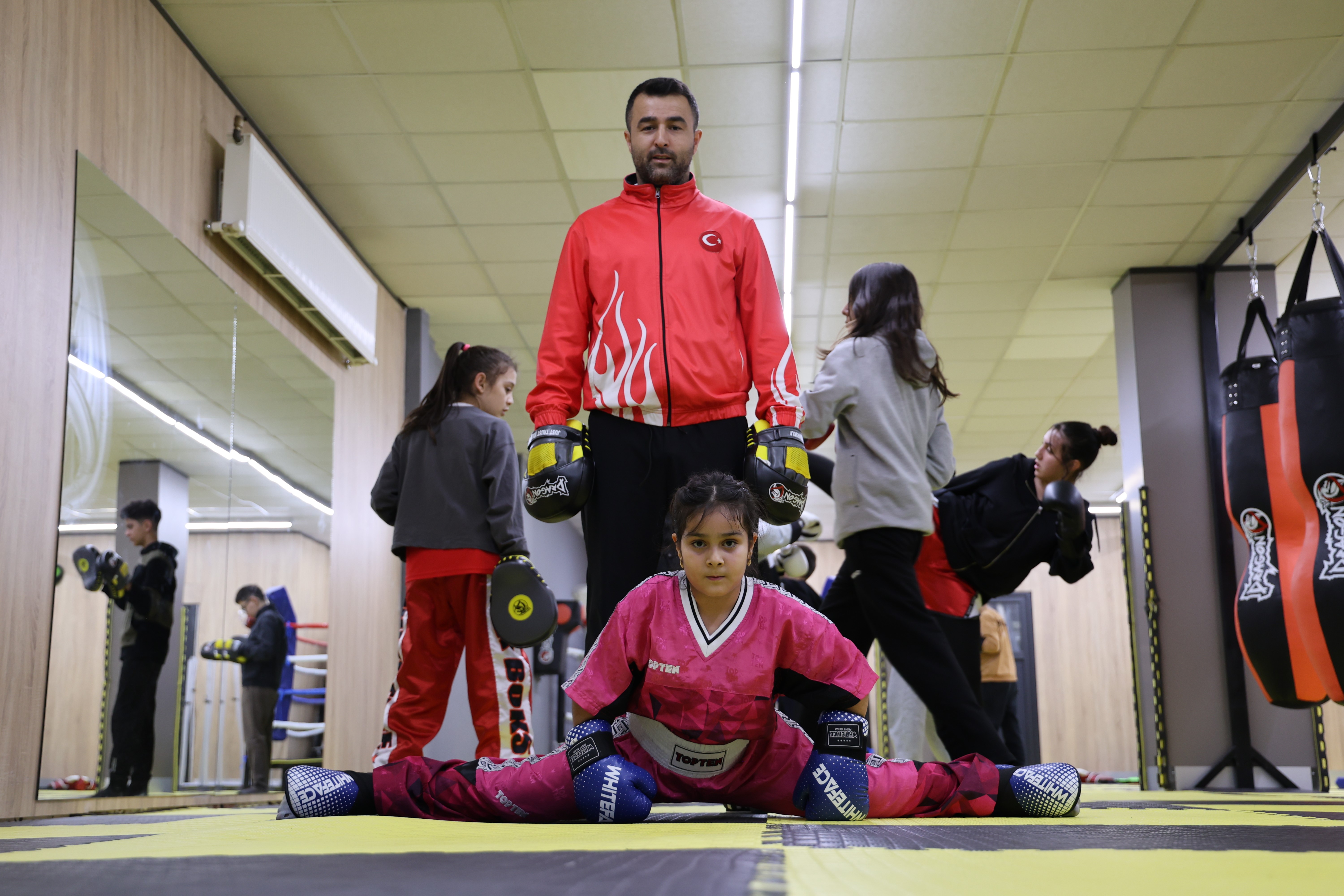 Akran zorbalığına karşı spora başladı. 4 yaşından beri birçok derece kazandı