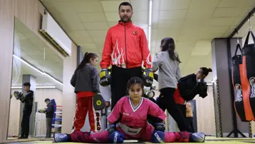 Akran zorbalığına karşı spora başladı. 4 yaşından beri birçok derece kazandı
