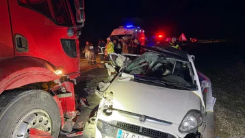 Burdur'da feci kaza. Anne öldü, ikisi çocuk 4 yaralı