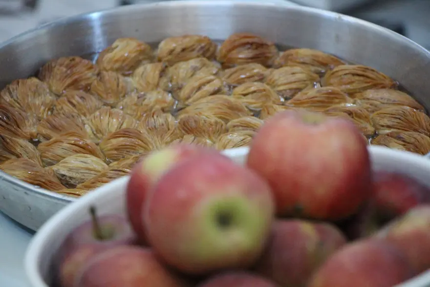 Fıstık yerine elma koydular. Bu baklava başka 2