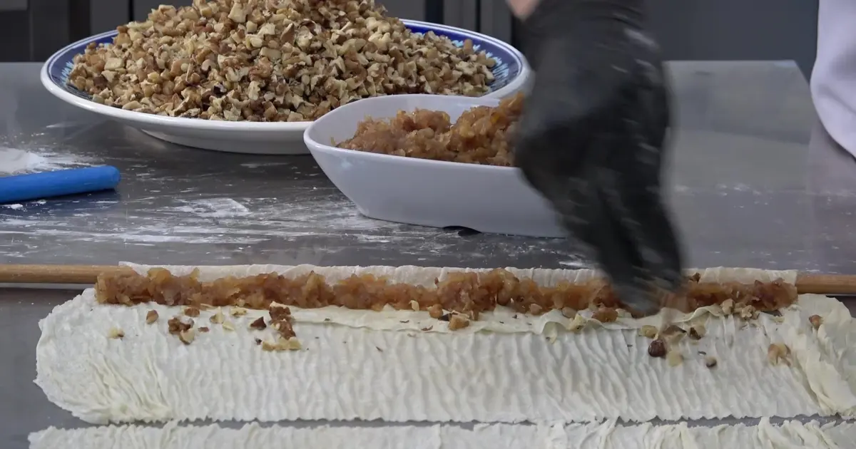 Fıstık yerine elma koydular. Bu baklava başka