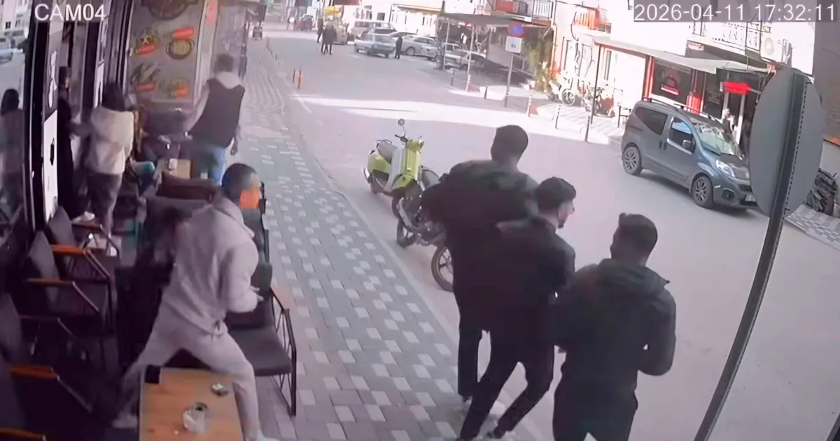 Simav’da 4.8 büyüklüğünde deprem anı kamerada