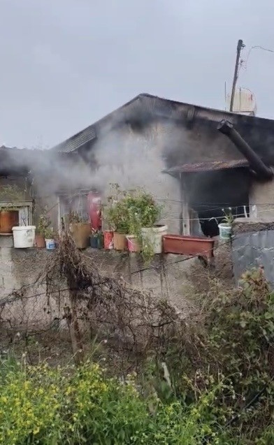 Osmaniye’de tek katlı evde çıkan yangın söndürüldü