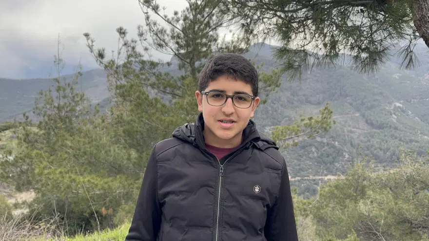 Yıpranan Türk bayrağını fark etti. Mehmet Efe yaptığı hareketle takdir topladı 2