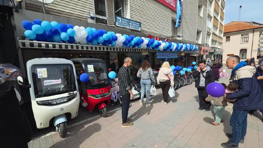 Kütahya'da 24 yıl sonra gelen şampiyonluk coşkusu. "Ne alırsan 43 TL taksitle" 2