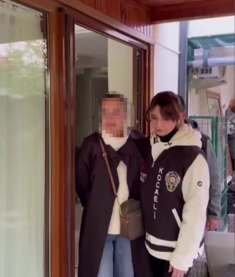 18 yıl önce çöpte ölü bulunan bebeğin annesi hakim karşısında. 